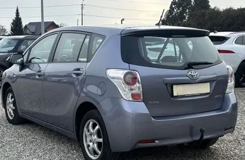 TOYOTA Verso 