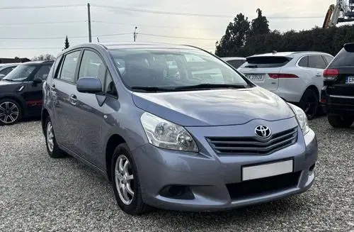 TOYOTA Verso 