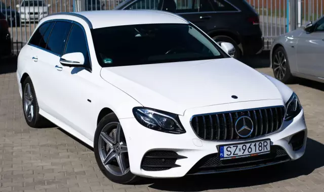 MERCEDES-BENZ Klasa E 300 de AMG