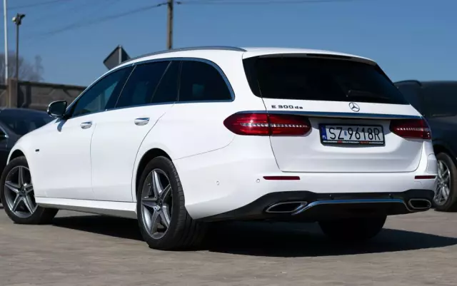 MERCEDES-BENZ Klasa E 300 de AMG
