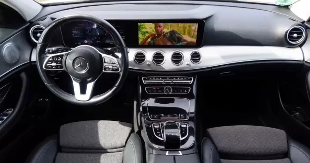 MERCEDES-BENZ Klasa E 300 de AMG