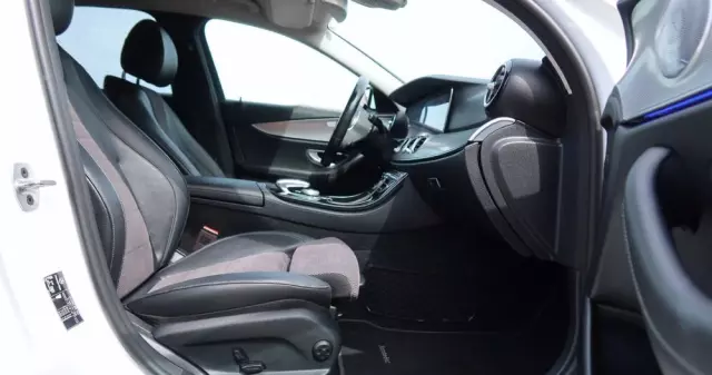 MERCEDES-BENZ Klasa E 300 de AMG