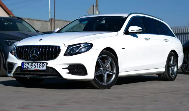 MERCEDES-BENZ Klasa E 300 de AMG