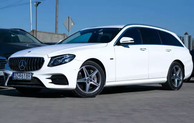 MERCEDES-BENZ Klasa E 300 de AMG