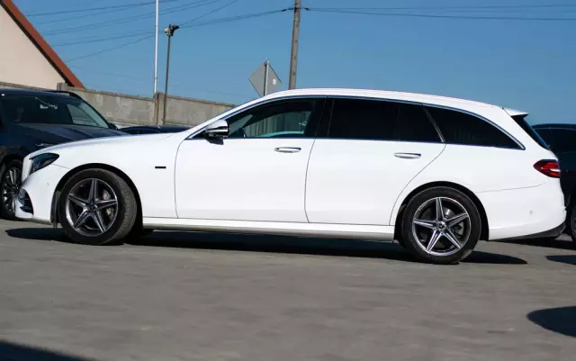 MERCEDES-BENZ Klasa E 300 de AMG