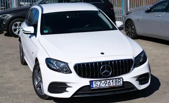 MERCEDES-BENZ Klasa E 300 de AMG