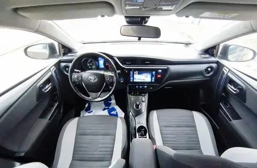 TOYOTA Auris 
