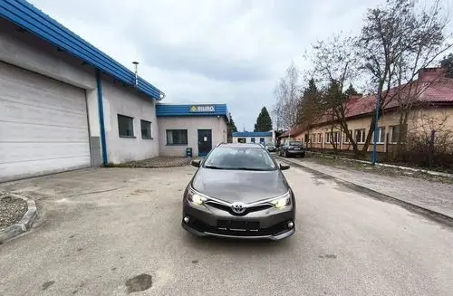TOYOTA Auris 