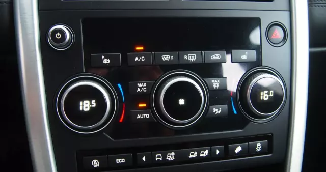 LAND ROVER Discovery Sport 2.0 D180 HSE