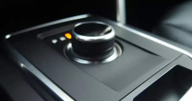 LAND ROVER Discovery Sport 2.0 D180 HSE