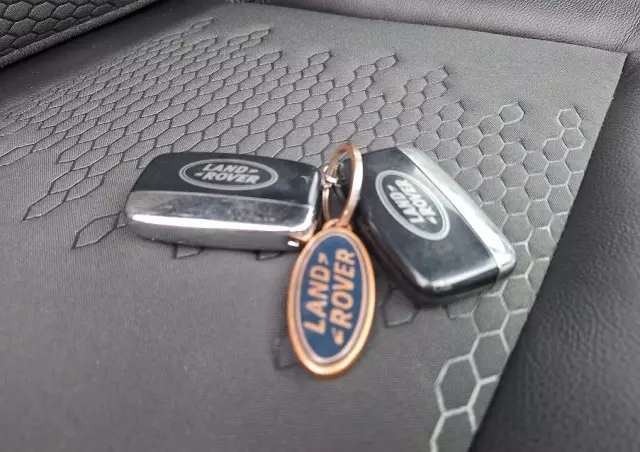 LAND ROVER Discovery Sport 2.0 D180 HSE