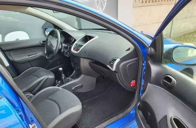PEUGEOT 206 1.1i (60 KM)