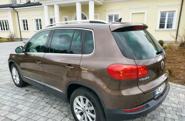 VOLKSWAGEN Tiguan 