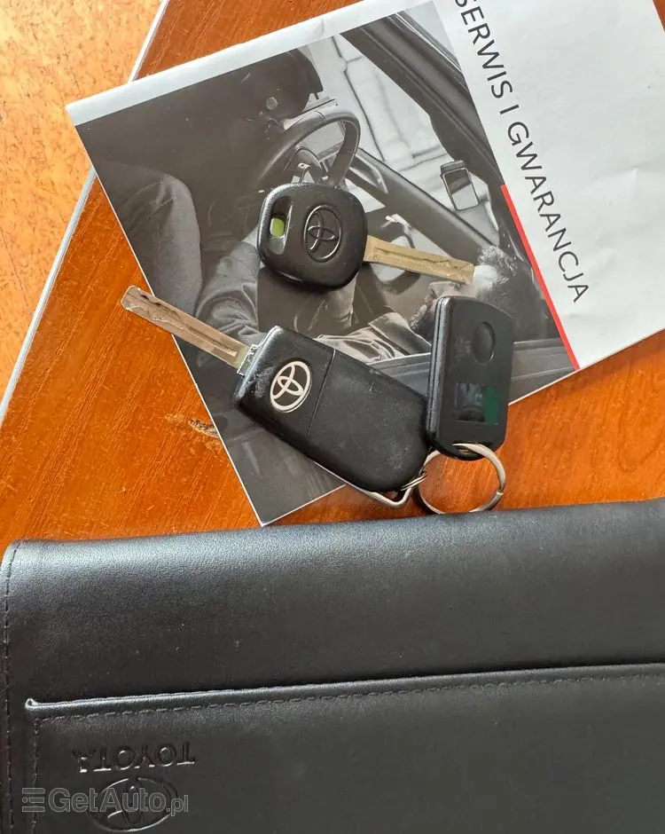 TOYOTA Yaris Ver-hybrid-1-5-comfort