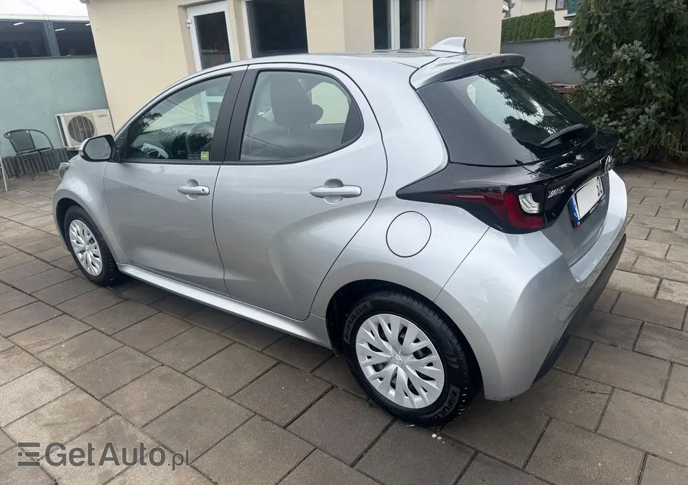 TOYOTA Yaris Ver-hybrid-1-5-comfort