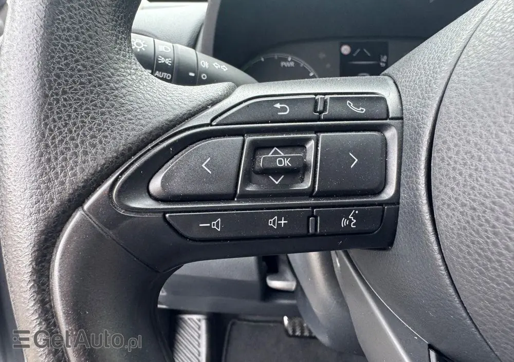 TOYOTA Yaris Ver-hybrid-1-5-comfort