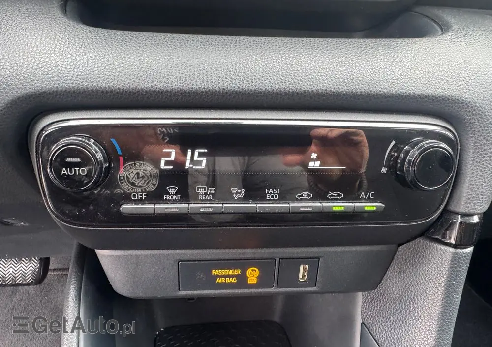 TOYOTA Yaris Ver-hybrid-1-5-comfort