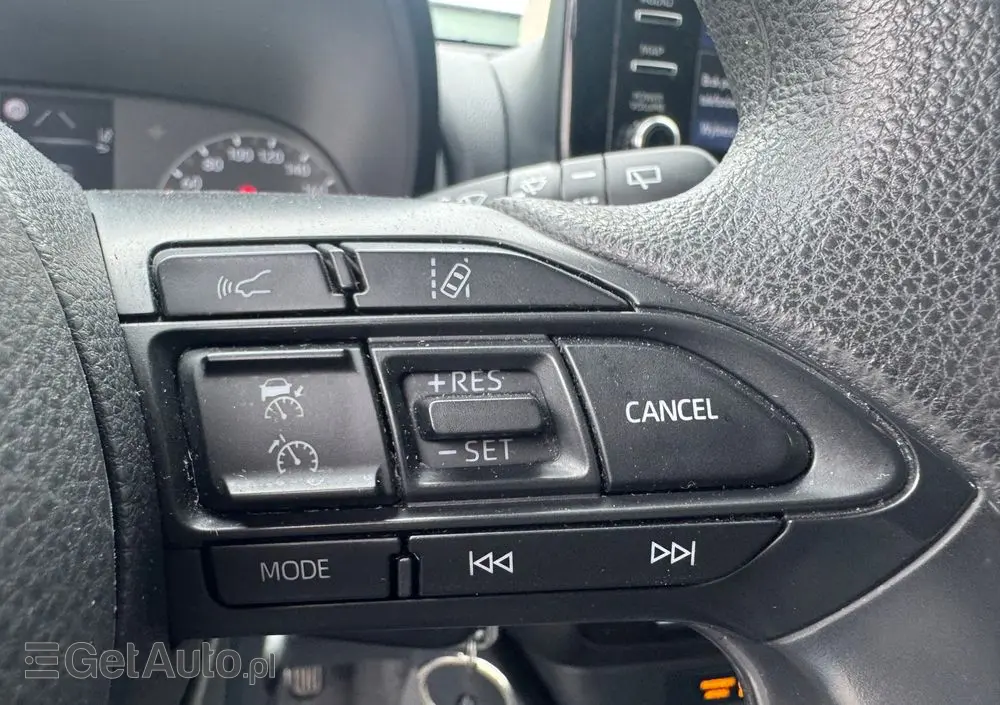 TOYOTA Yaris Ver-hybrid-1-5-comfort