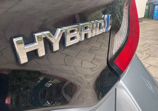 TOYOTA Yaris Ver-hybrid-1-5-comfort