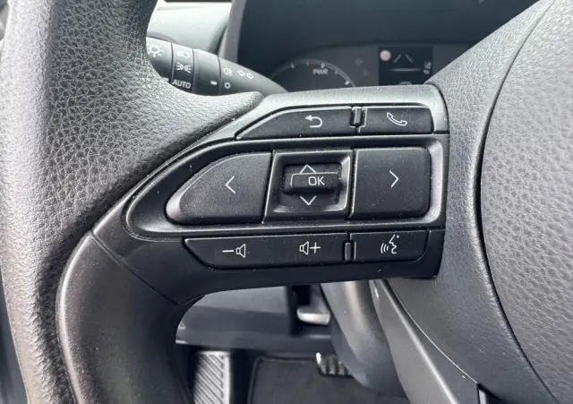 TOYOTA Yaris Ver-hybrid-1-5-comfort