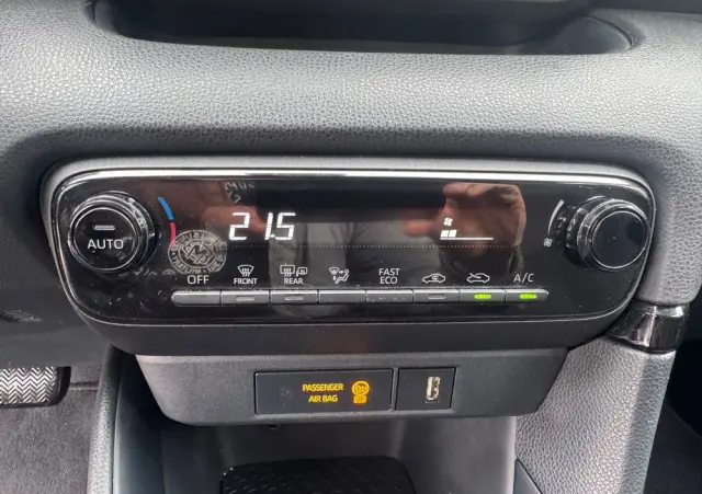 TOYOTA Yaris Ver-hybrid-1-5-comfort