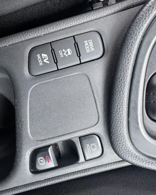 TOYOTA Yaris Ver-hybrid-1-5-comfort