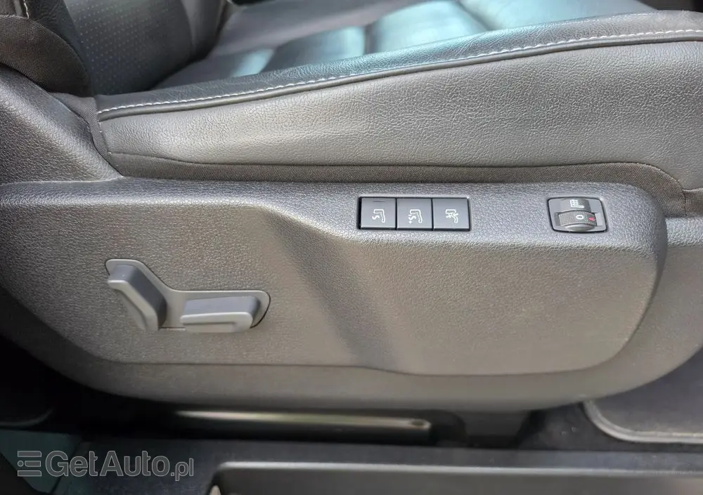 PEUGEOT Traveller L2 2.0 EAT8 Business VIP