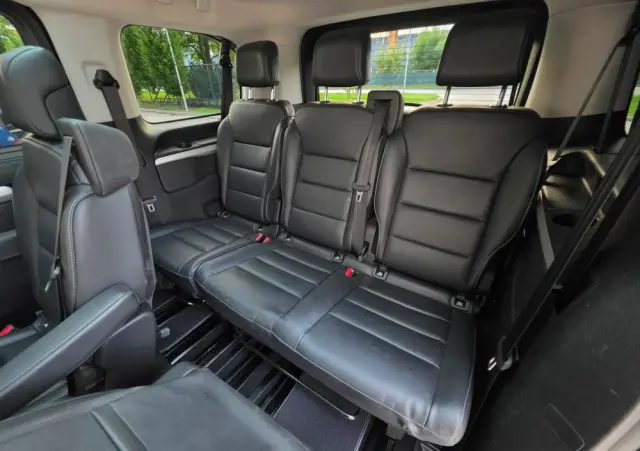 PEUGEOT Traveller L2 2.0 EAT8 Business VIP