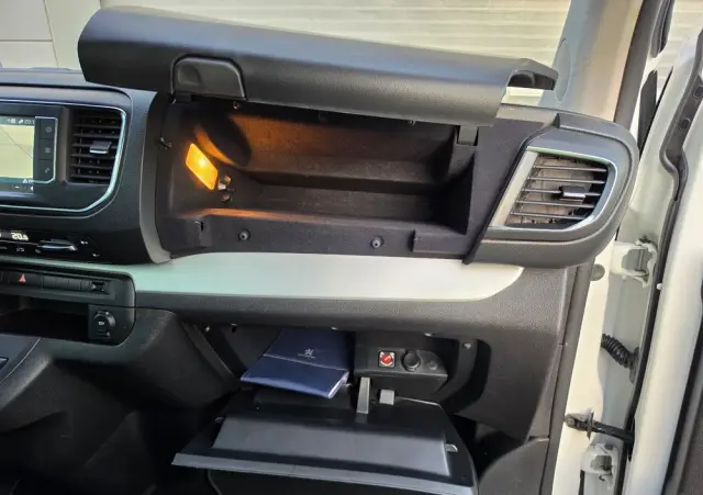 PEUGEOT Traveller L2 2.0 EAT8 Business VIP