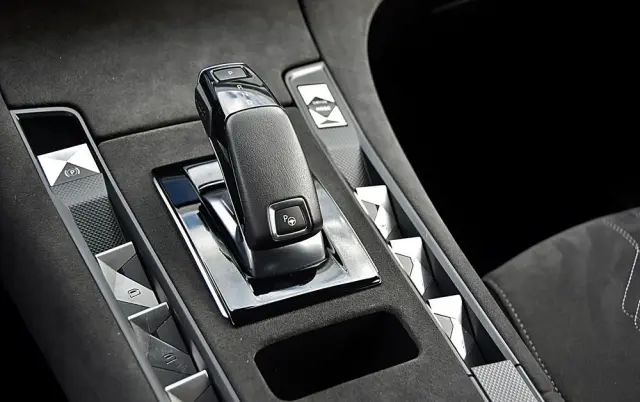 DS AUTOMOBILES DS 7 Crossback 1.6 PureTech Performance Line +