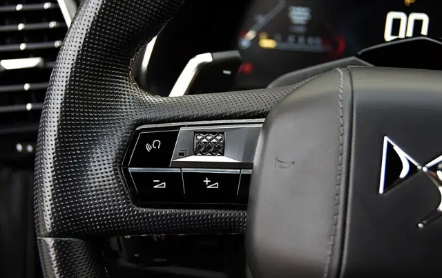 DS AUTOMOBILES DS 7 Crossback 1.6 PureTech Performance Line +