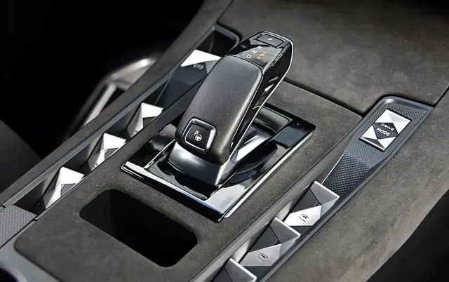 DS AUTOMOBILES DS 7 Crossback 1.6 PureTech Performance Line +