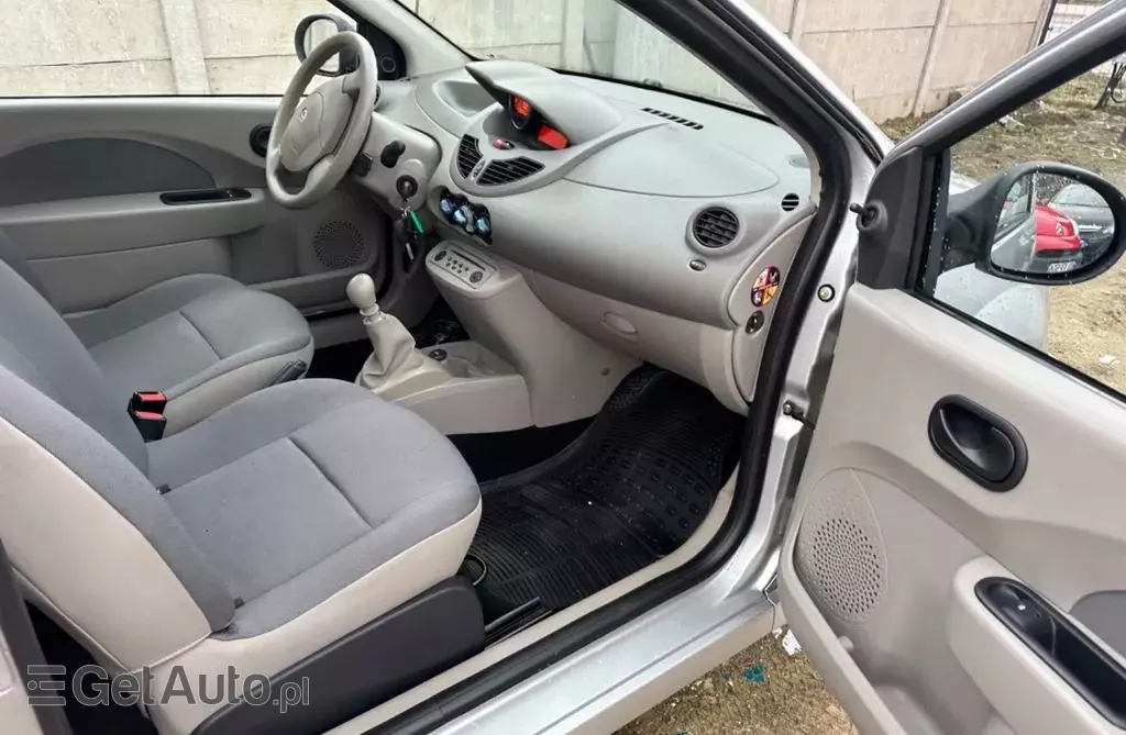 RENAULT Twingo 