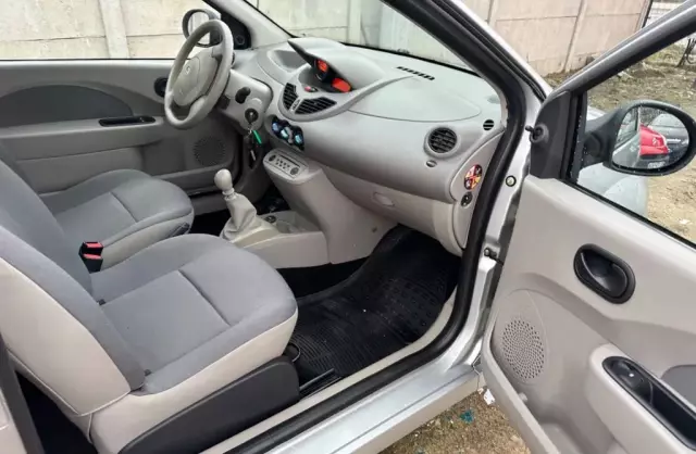 RENAULT Twingo 