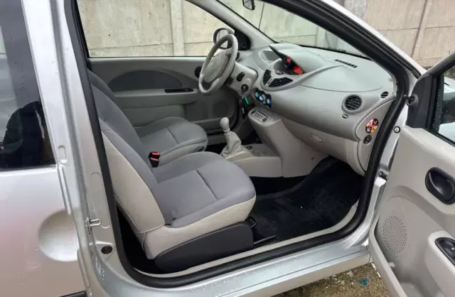 RENAULT Twingo 