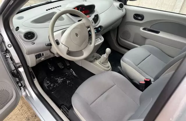 RENAULT Twingo 