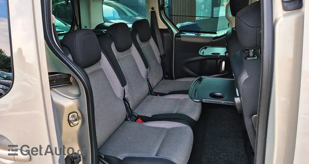 PEUGEOT Partner Tepee 110 Family