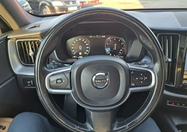 VOLVO XC 60 T5 AWD Geartronic Momentum