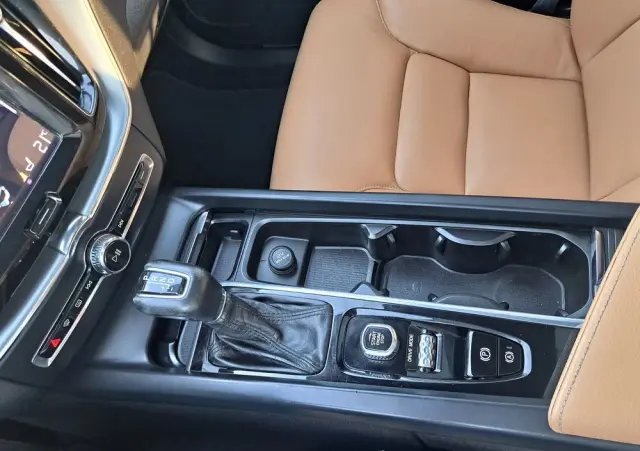 VOLVO XC 60 T5 AWD Geartronic Momentum