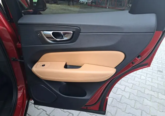 VOLVO XC 60 T5 AWD Geartronic Momentum