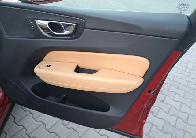 VOLVO XC 60 T5 AWD Geartronic Momentum