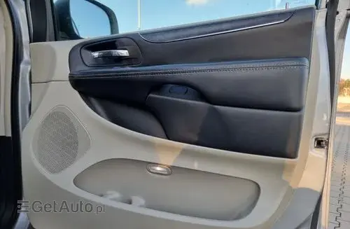 CHRYSLER Town & Country 