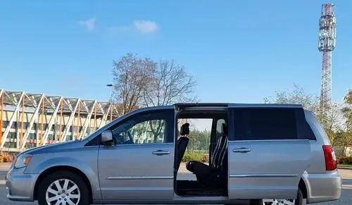 CHRYSLER Town & Country 