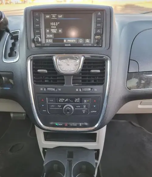 CHRYSLER Town & Country 