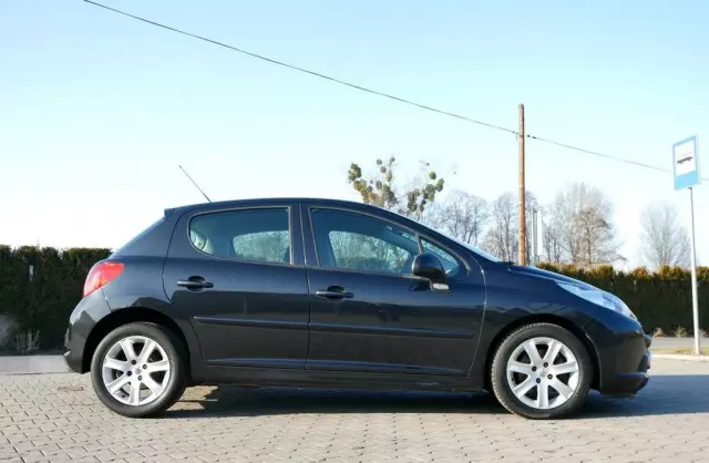 PEUGEOT 207 