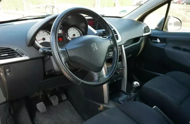 PEUGEOT 207 