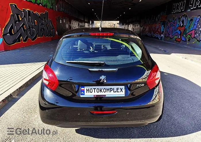 PEUGEOT 208 
