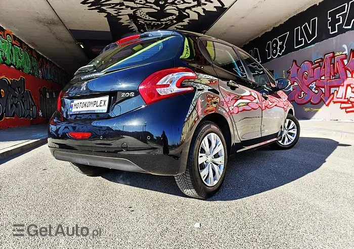 PEUGEOT 208 