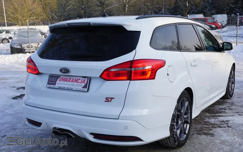 FORD Focus SW Ver-2-0-ecoboost-st-mit-leder--exclusiv--paket