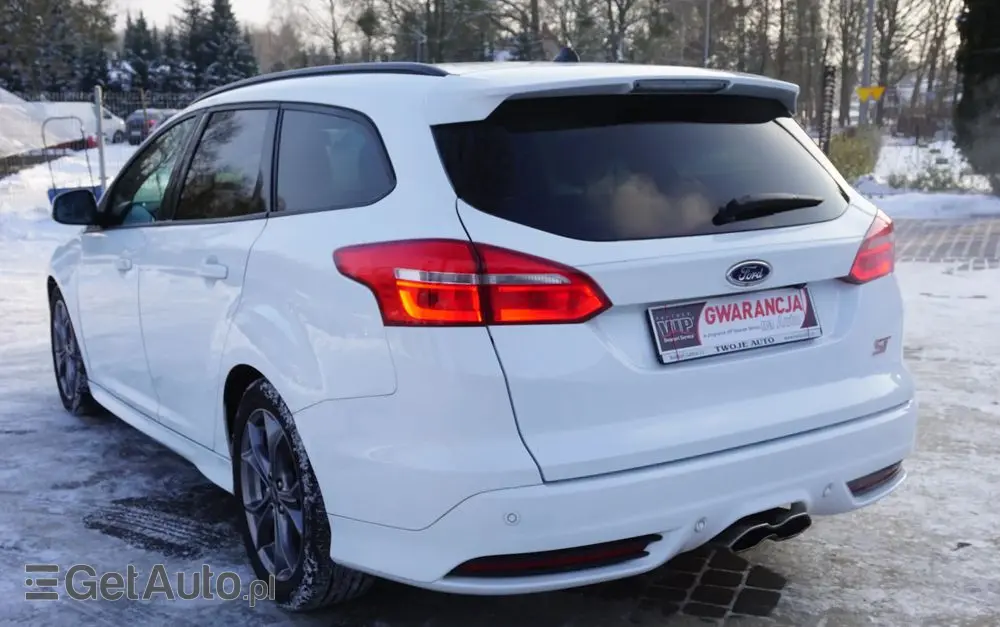 FORD Focus SW Ver-2-0-ecoboost-st-mit-leder--exclusiv--paket